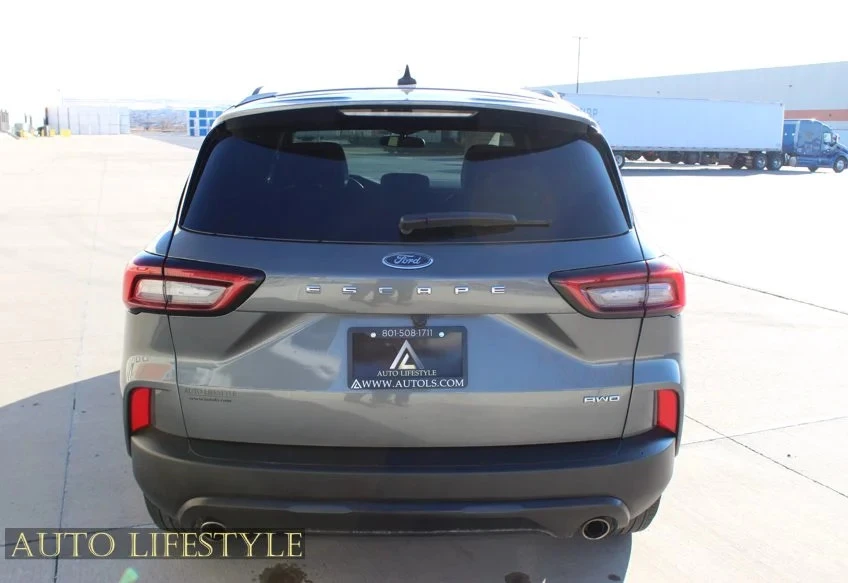 2025 Ford Escape - Image 15 of 21