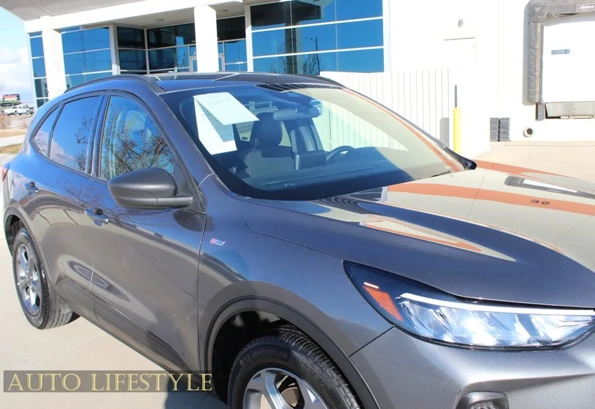 2025 Ford Escape - Image 16 of 21