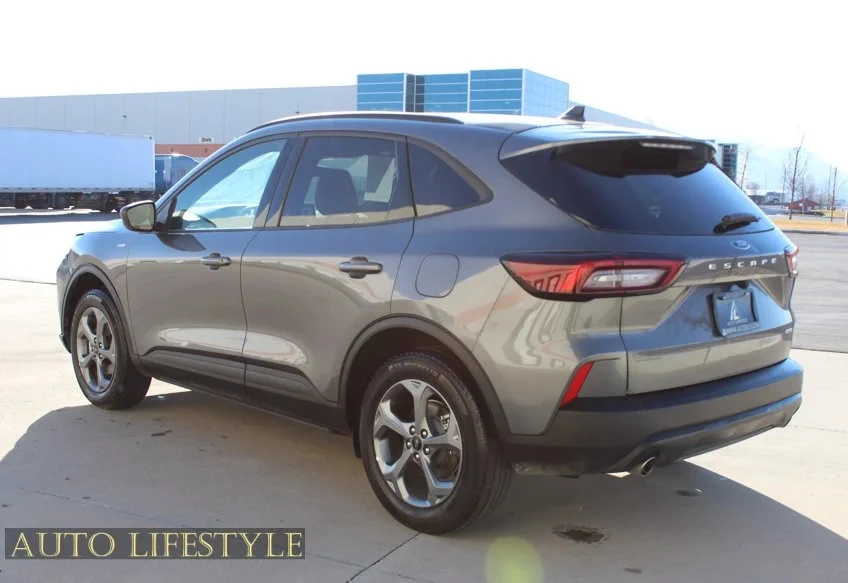2025 Ford Escape - Image 10 of 21
