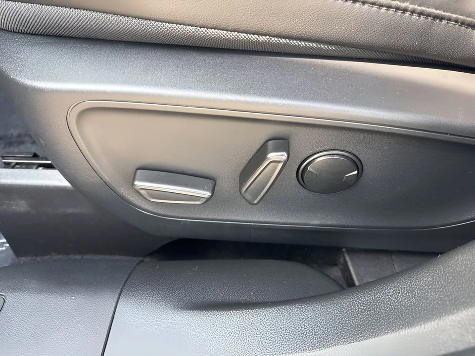 2025 Ford Escape - Image 10 of 21