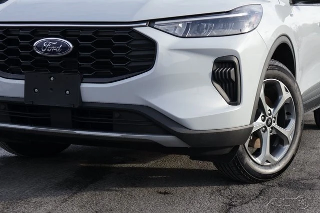 2025 Ford Escape - Image 10 of 21