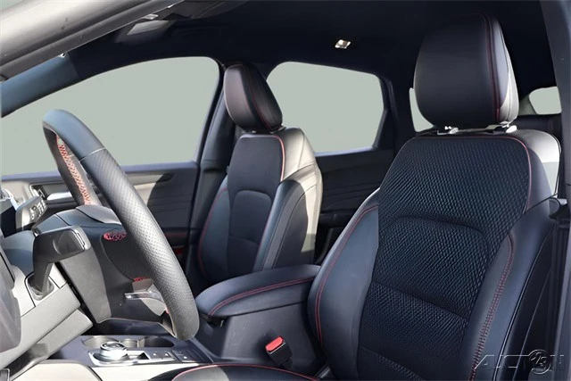 2025 Ford Escape - Image 13 of 21
