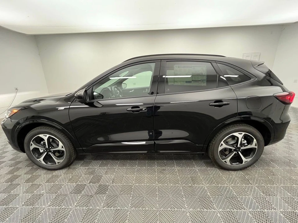 2025 Ford Escape - Image 10 of 12