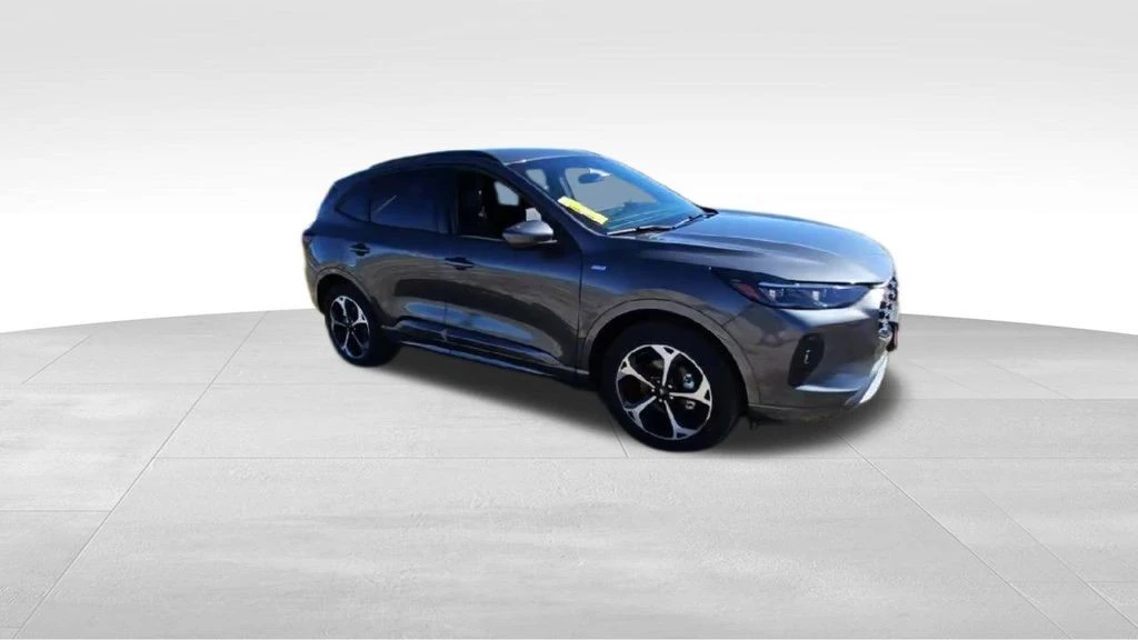 2025 Ford Escape - Image 2 of 21