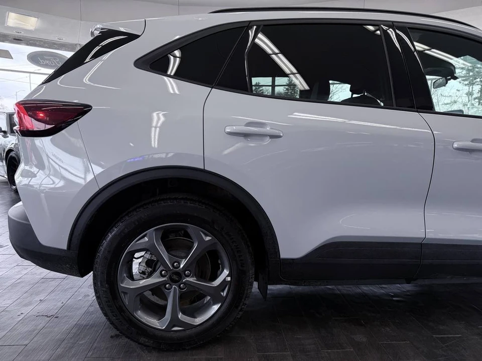 2025 Ford Escape - Image 8 of 31