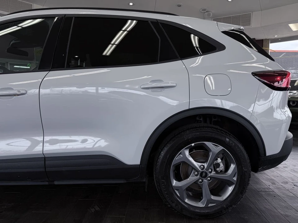 2025 Ford Escape - Image 21 of 31