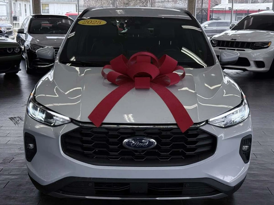 2025 Ford Escape - Image 3 of 31