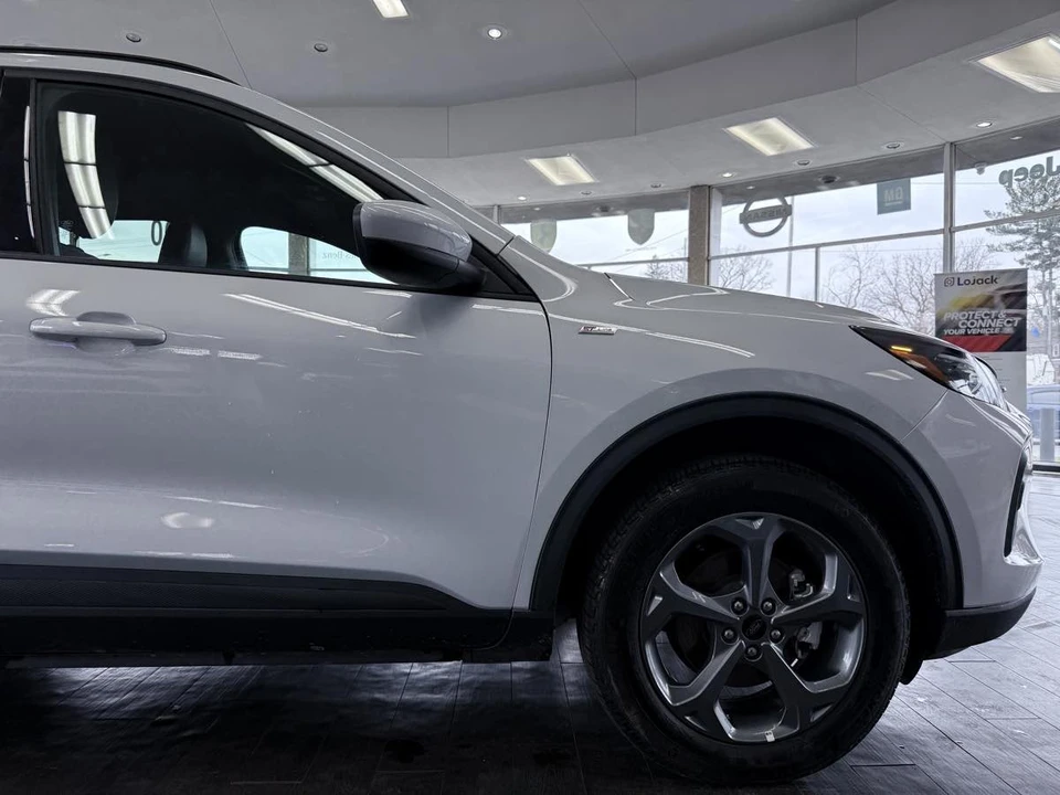 2025 Ford Escape - Image 6 of 31