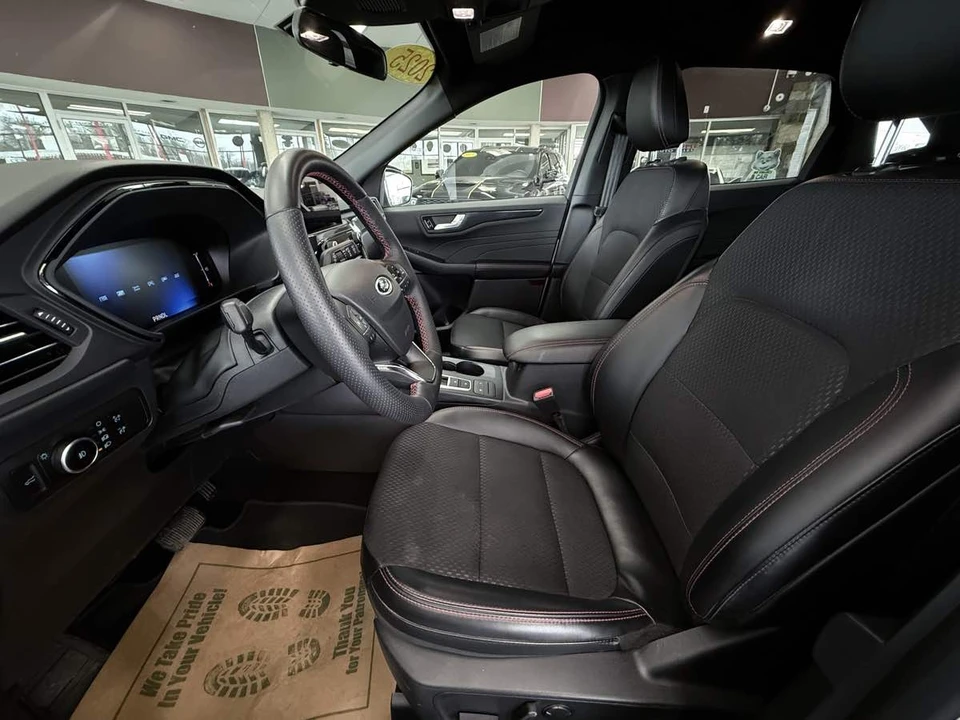2025 Ford Escape - Image 28 of 31