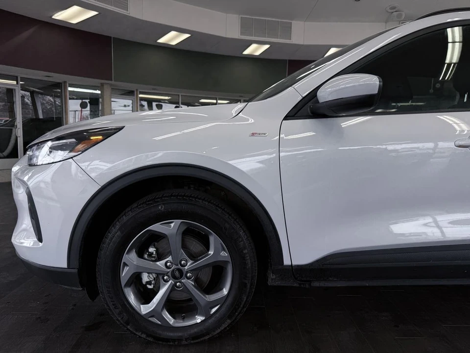 2025 Ford Escape - Image 22 of 31
