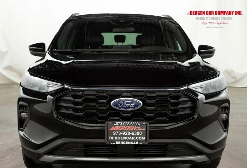 2025 Ford Escape - Image 2 of 12