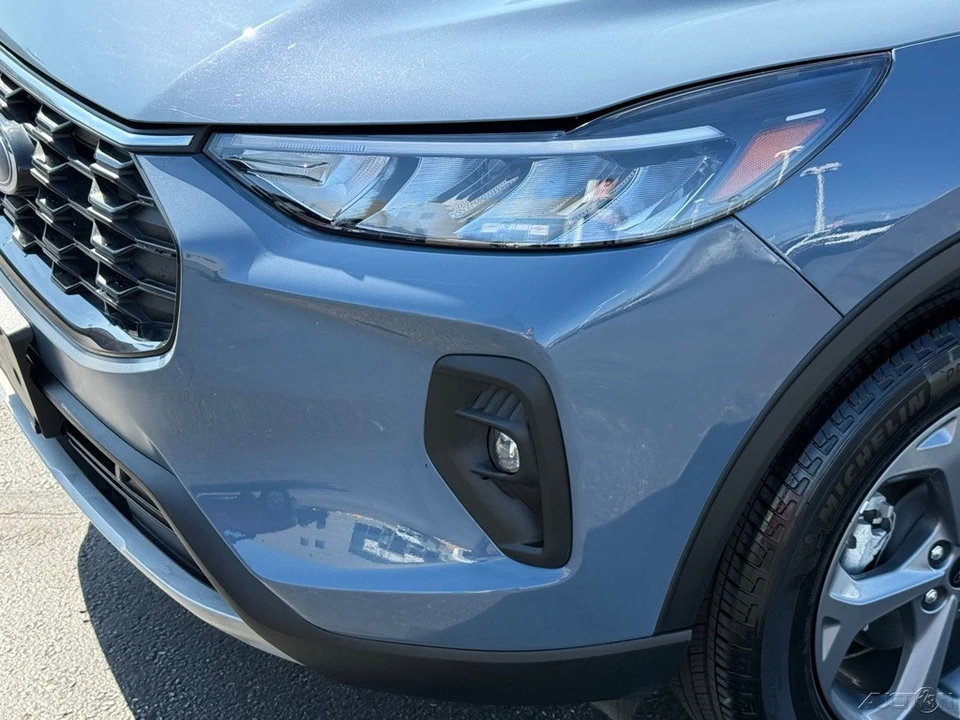 2025 Ford Escape - Image 9 of 12