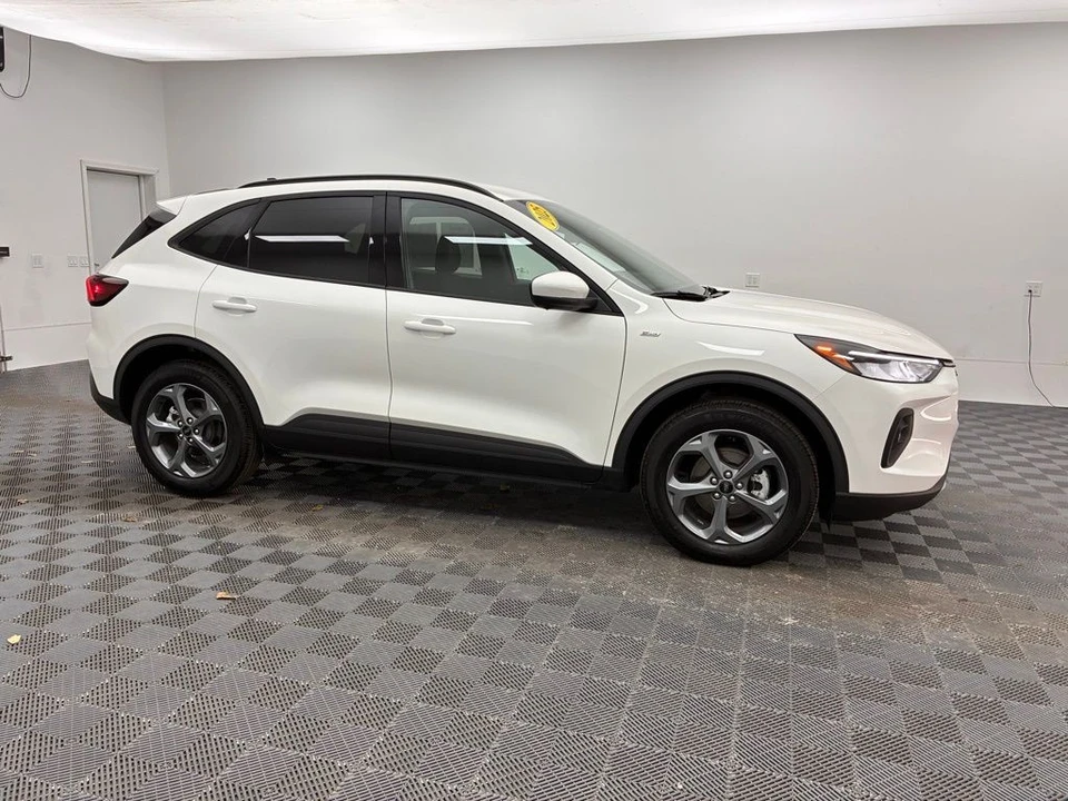 2025 Ford Escape - Image 7 of 12
