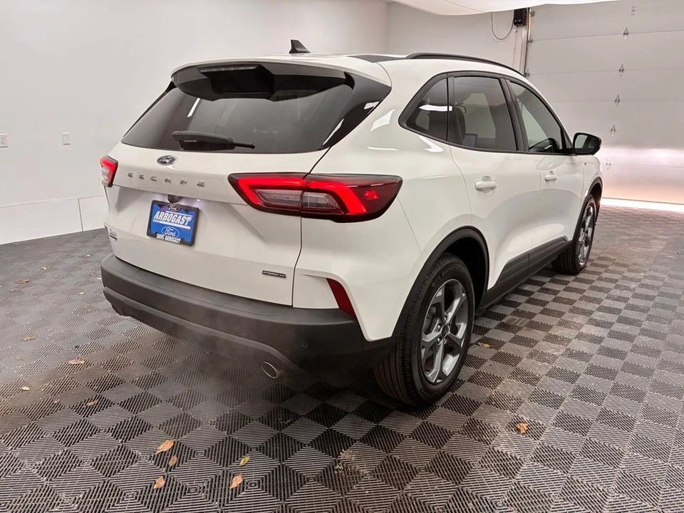 2025 Ford Escape - Image 8 of 12