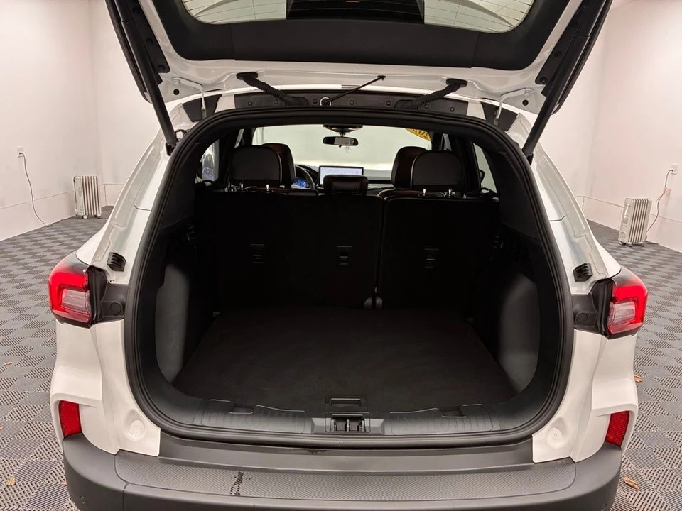 2025 Ford Escape - Image 10 of 12