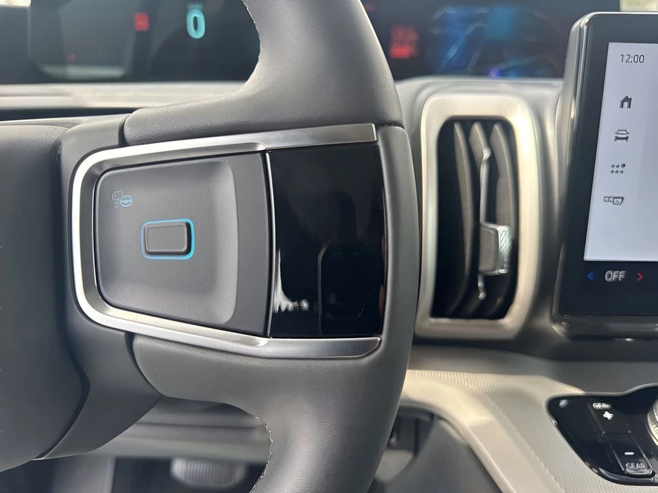 2025 Ford Expedition 5th Gen - Image 16 of 21
