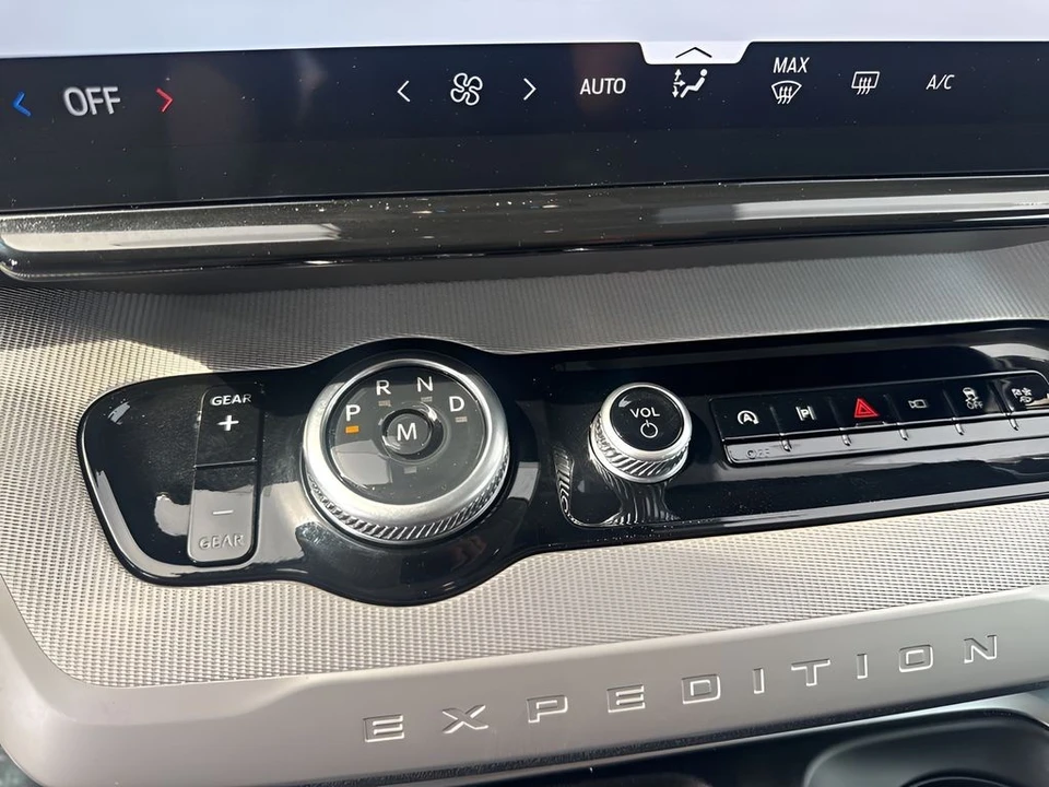 2025 Ford Expedition 5th Gen - Image 17 of 21