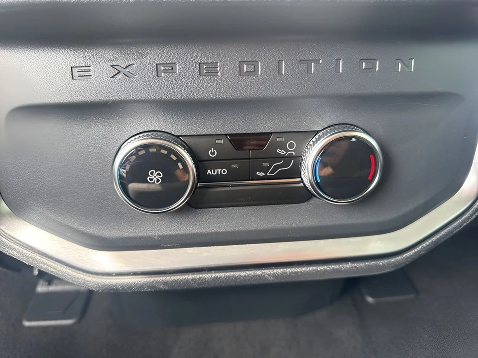 2025 Ford Expedition 5th Gen - Image 12 of 21