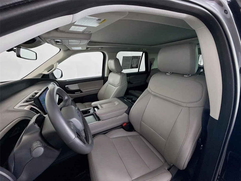 2025 Ford Expedition 5th Gen - Image 16 of 21