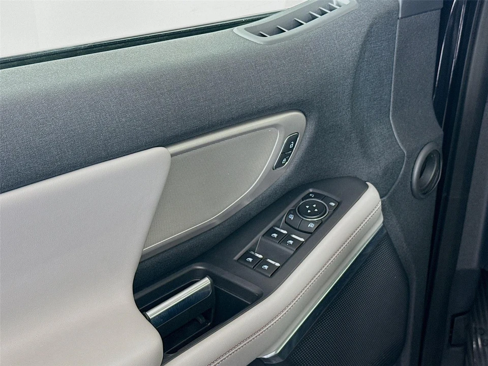 2025 Ford Expedition 5th Gen - Image 15 of 21