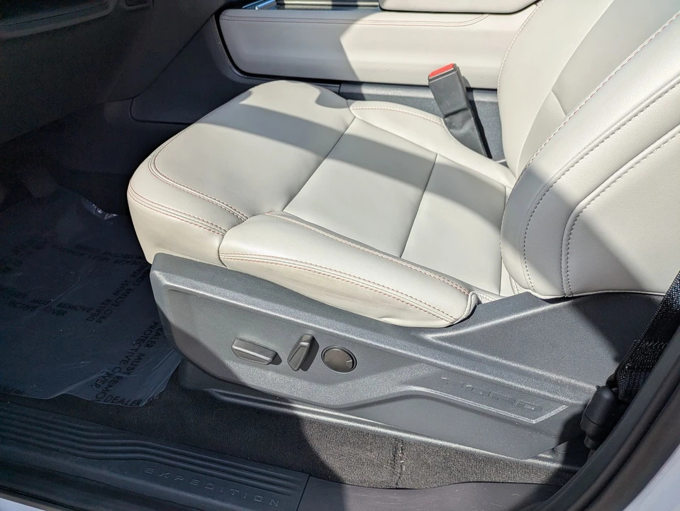 2025 Ford Expedition 5th Gen - Image 13 of 21