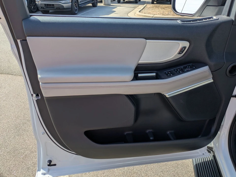 2025 Ford Expedition 5th Gen - Image 15 of 21