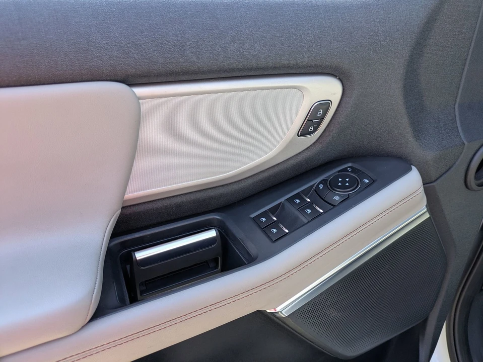 2025 Ford Expedition 5th Gen - Image 16 of 21