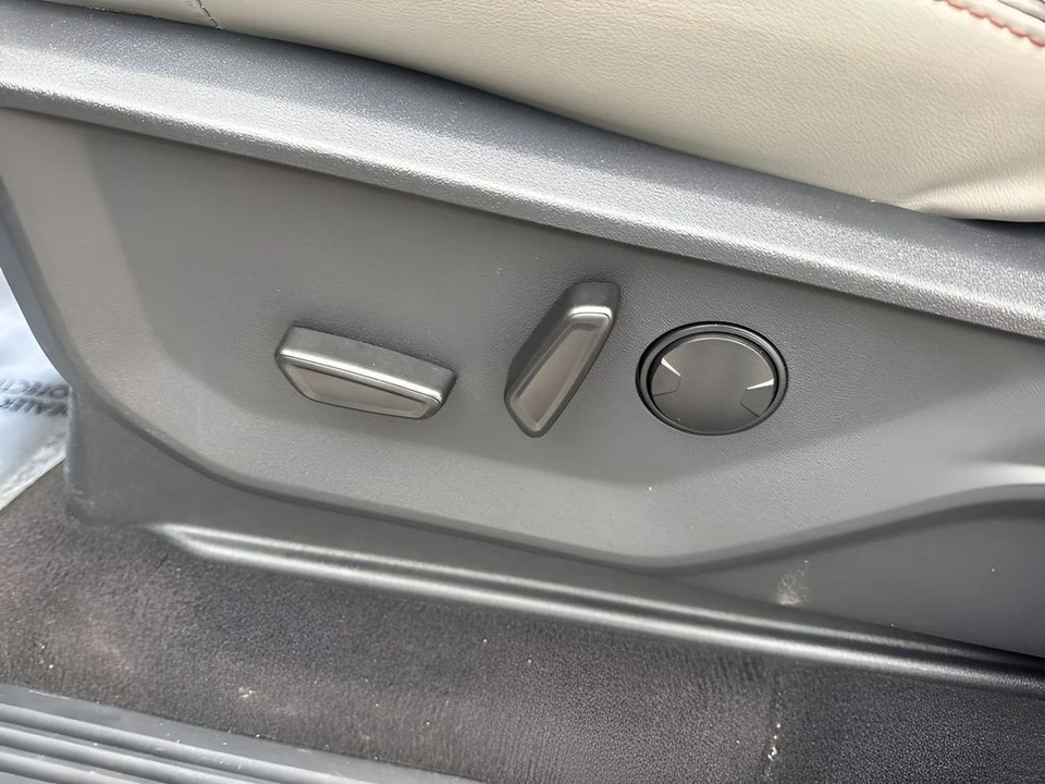 2025 Ford Expedition 5th Gen - Image 10 of 12