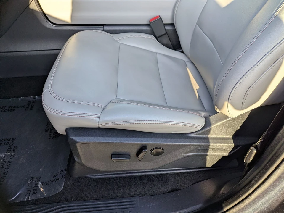 2025 Ford Expedition 5th Gen - Image 13 of 31