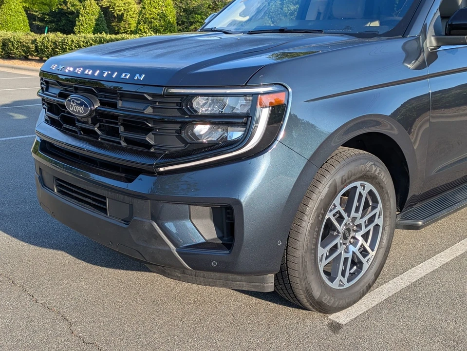 2025 Ford Expedition 5th Gen - Image 10 of 31