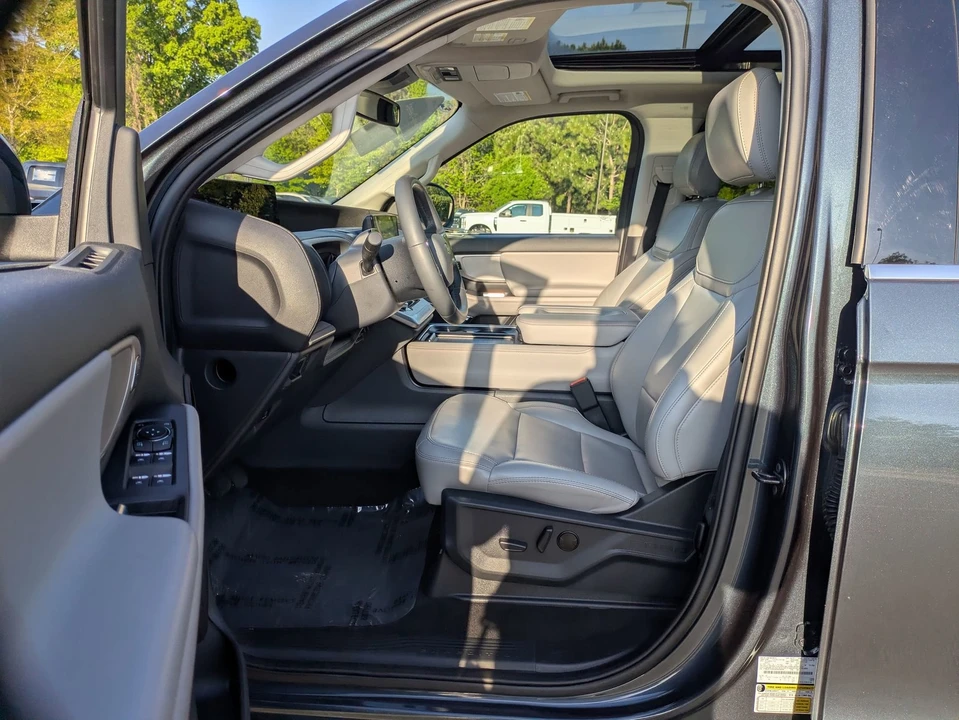 2025 Ford Expedition 5th Gen - Image 12 of 31