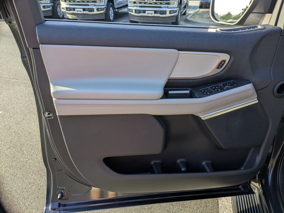2025 Ford Expedition 5th Gen - Image 15 of 31