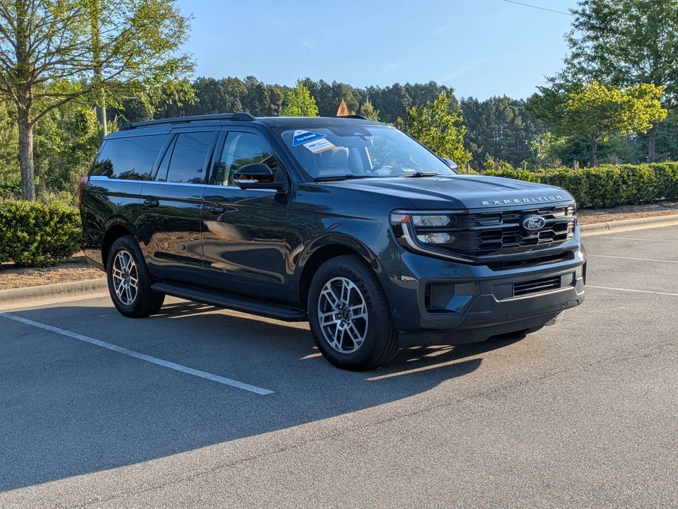 2025 Ford Expedition 5th Gen - Image 2 of 31