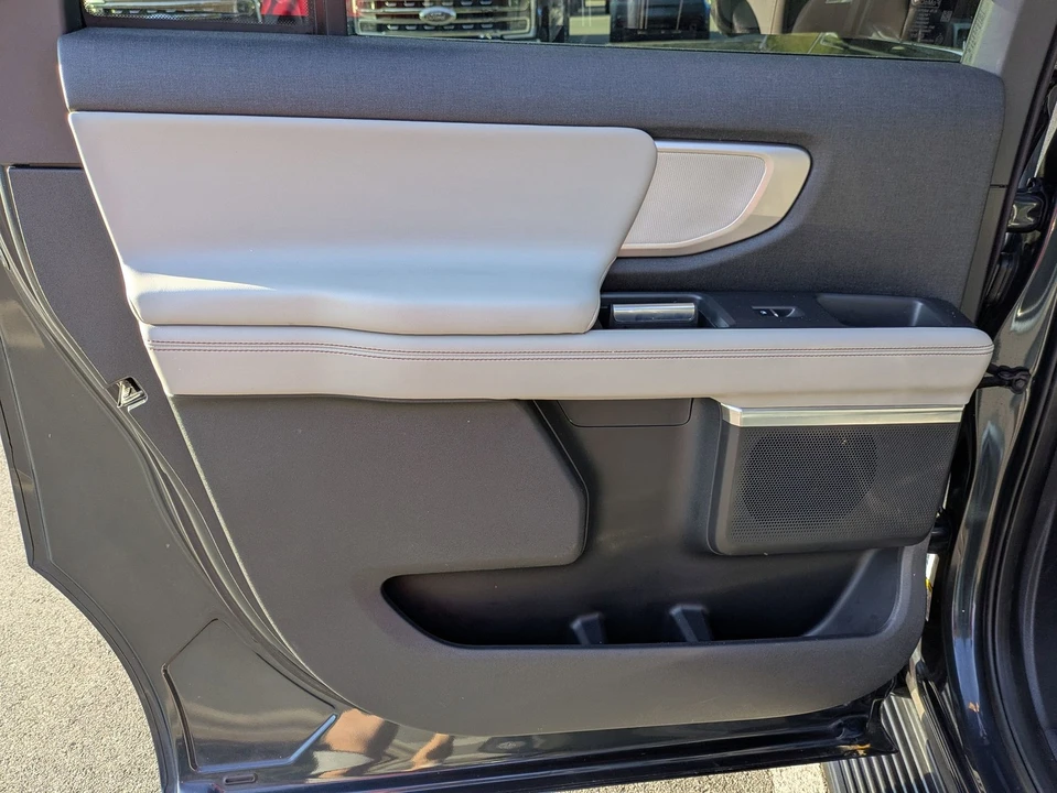 2025 Ford Expedition 5th Gen - Image 29 of 31