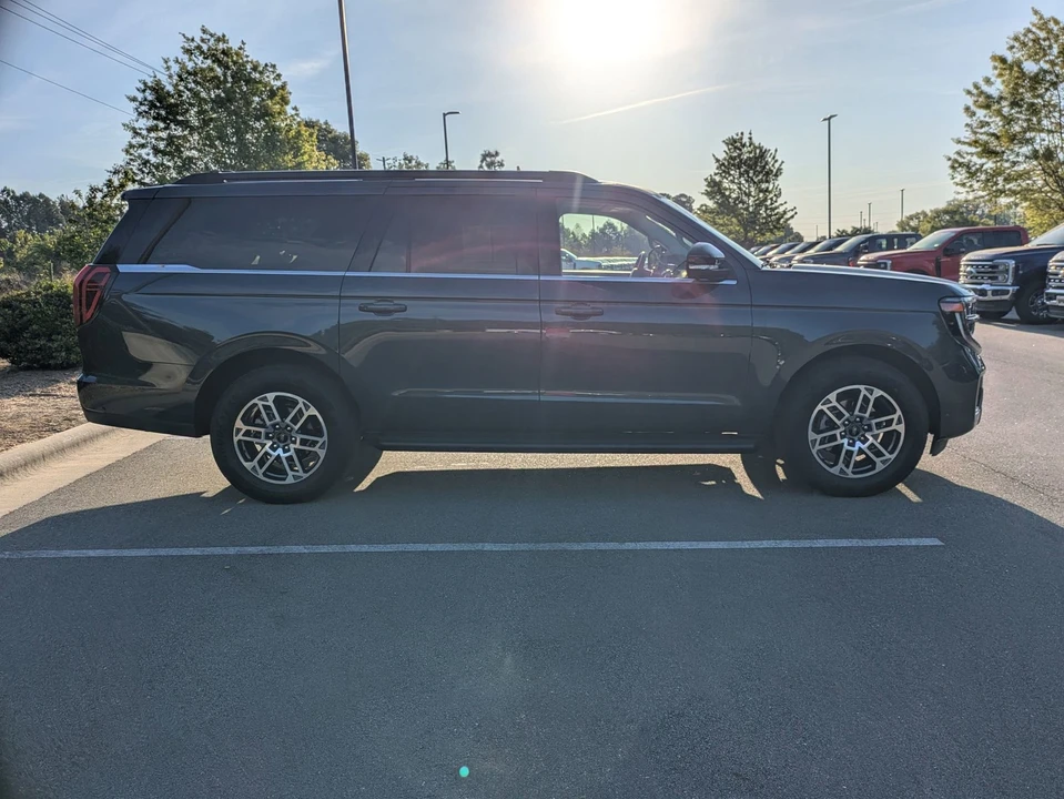 2025 Ford Expedition 5th Gen - Image 3 of 31