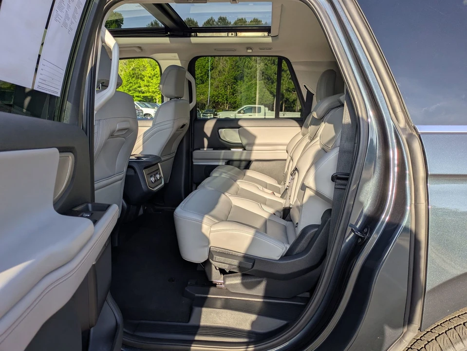 2025 Ford Expedition 5th Gen - Image 27 of 31