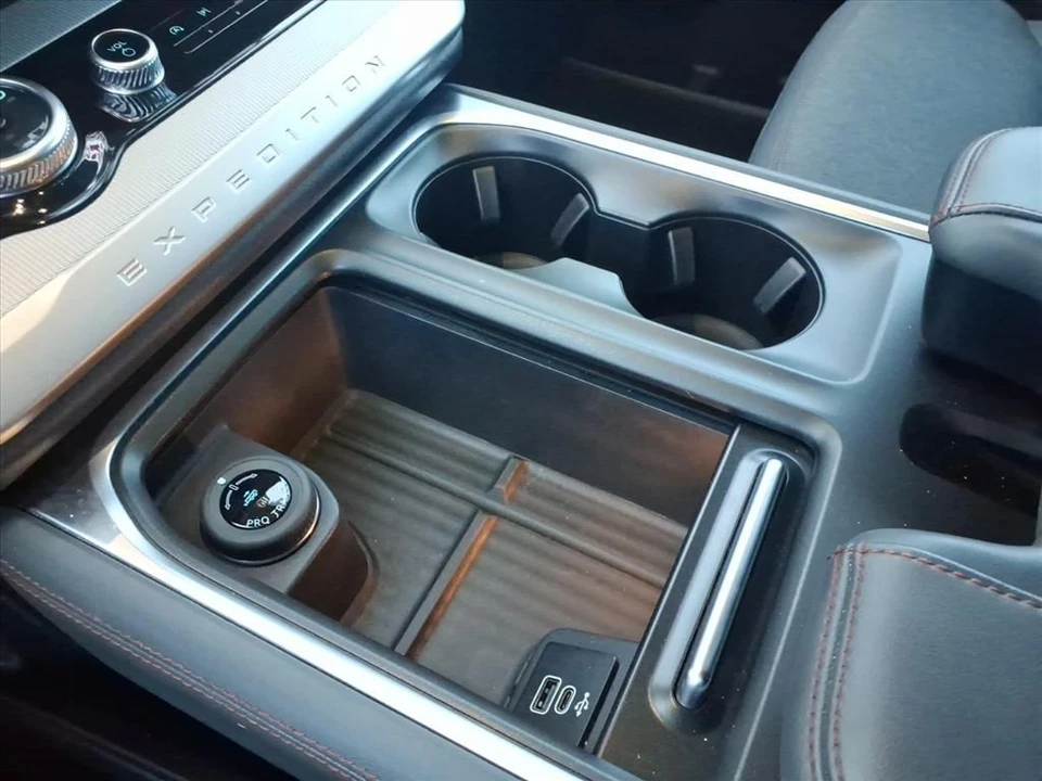 2025 Ford Expedition 5th Gen - Image 13 of 21