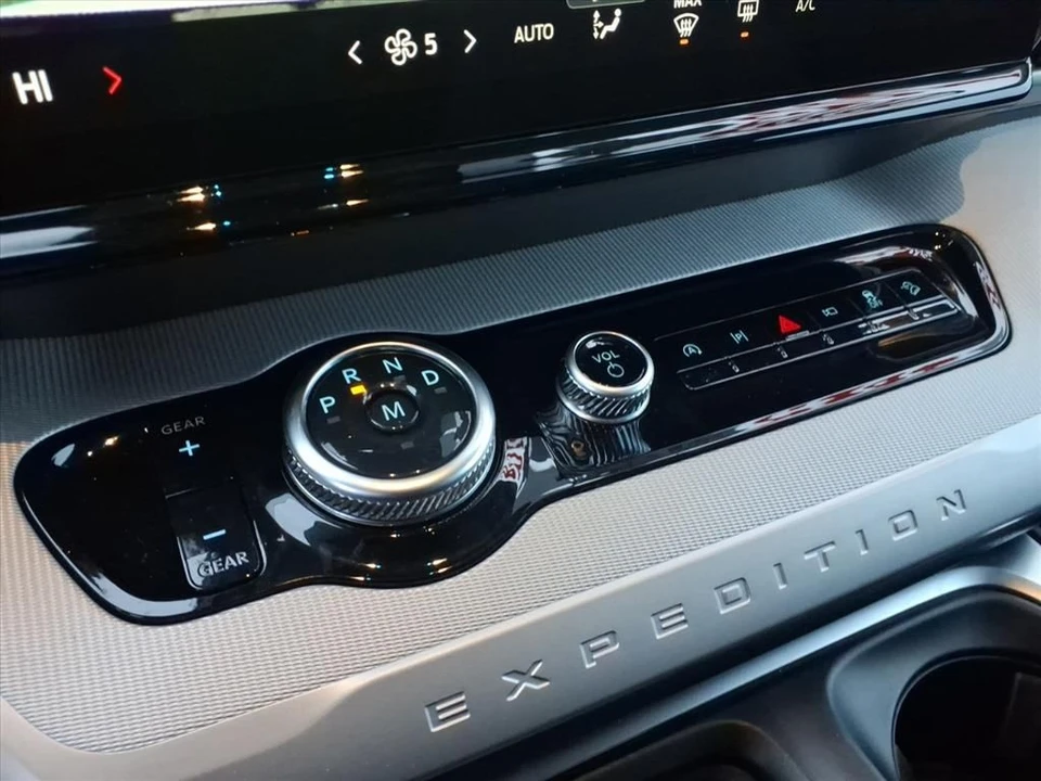 2025 Ford Expedition 5th Gen - Image 11 of 21