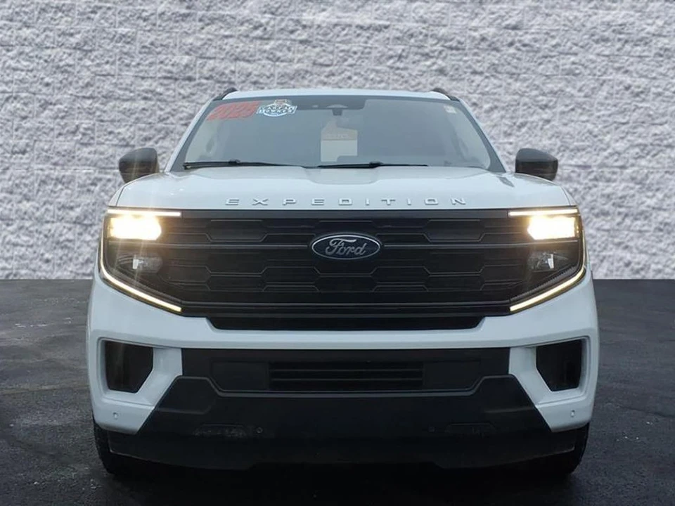 2025 Ford Expedition 5th Gen - Image 2 of 21