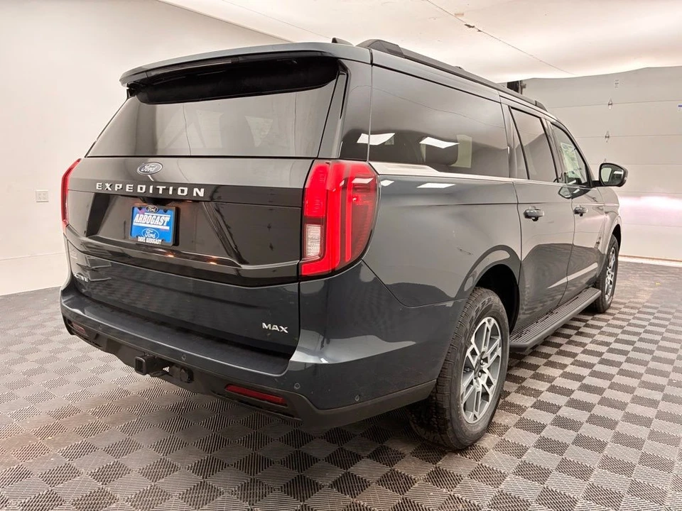 2025 Ford Expedition 5th Gen - Image 9 of 12