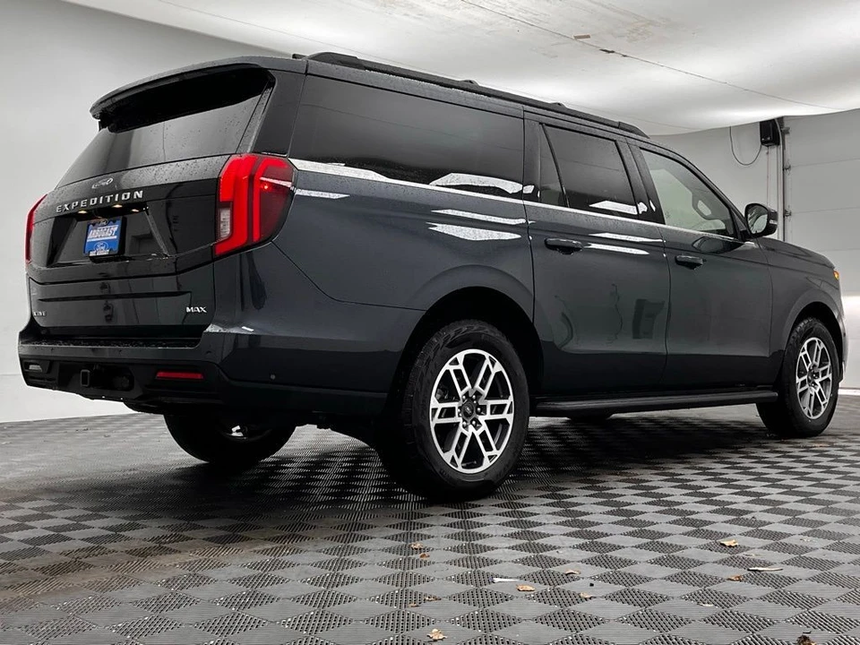 2025 Ford Expedition 5th Gen - Image 9 of 12