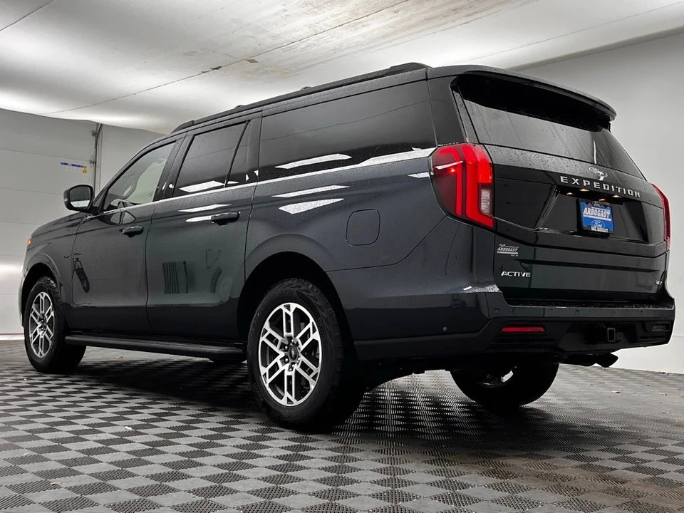 2025 Ford Expedition 5th Gen - Image 11 of 12