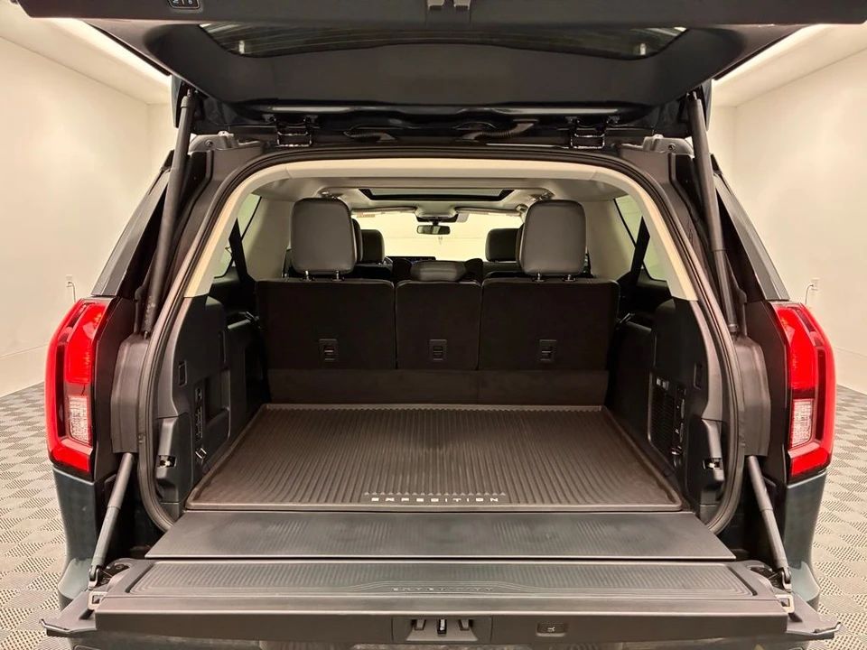 2025 Ford Expedition 5th Gen - Image 11 of 12