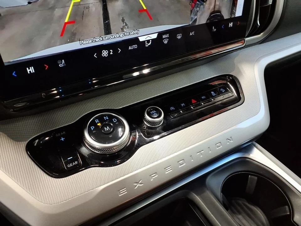 2025 Ford Expedition 5th Gen - Image 9 of 21