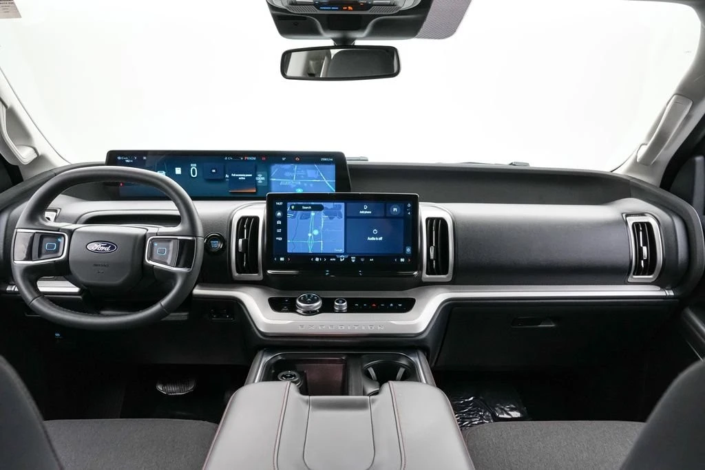 2025 Ford Expedition 5th Gen - Image 15 of 21