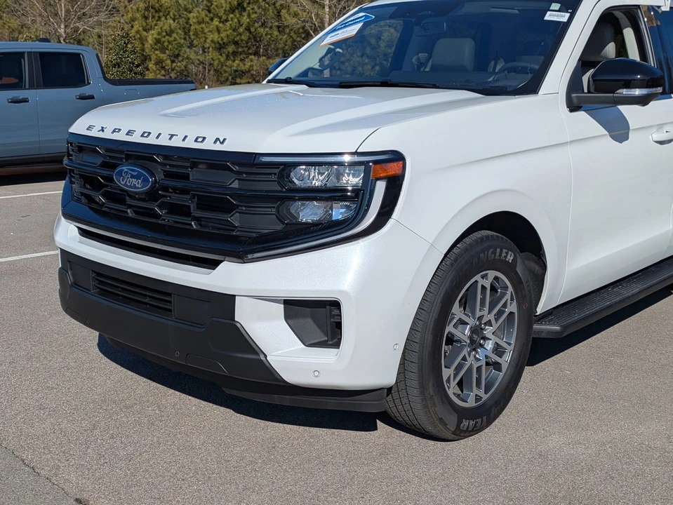 2025 Ford Expedition 5th Gen - Image 10 of 12