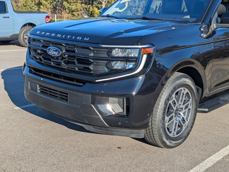 2025 Ford Expedition 5th Gen - Image 9 of 21