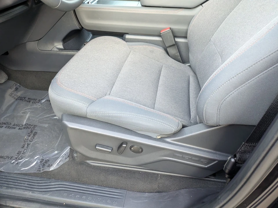 2025 Ford Expedition 5th Gen - Image 13 of 21