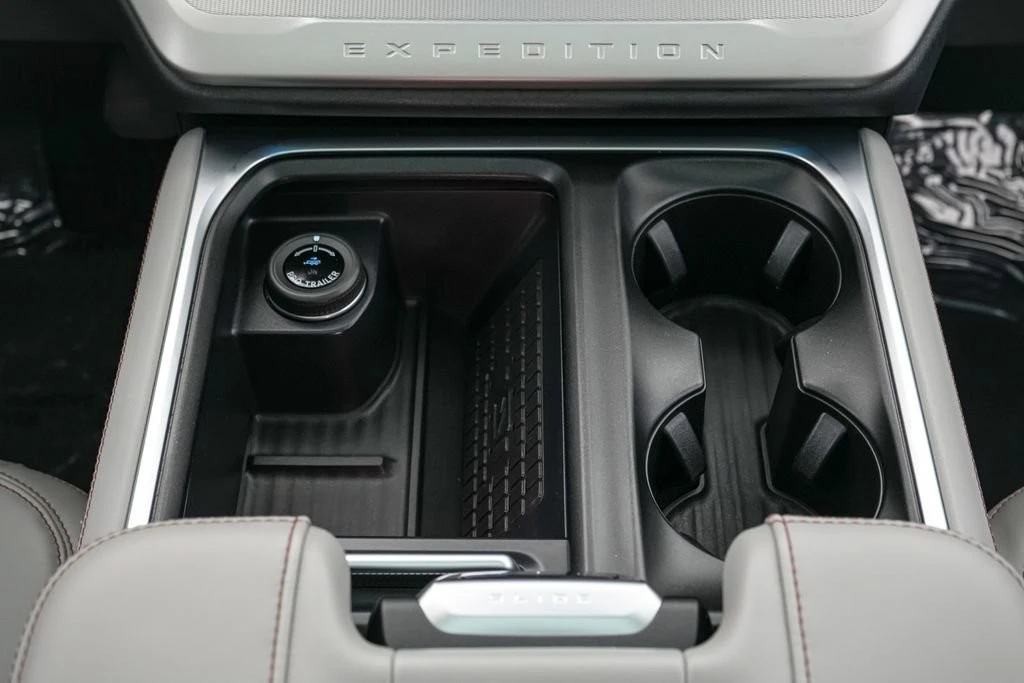 2025 Ford Expedition 5th Gen - Image 18 of 21