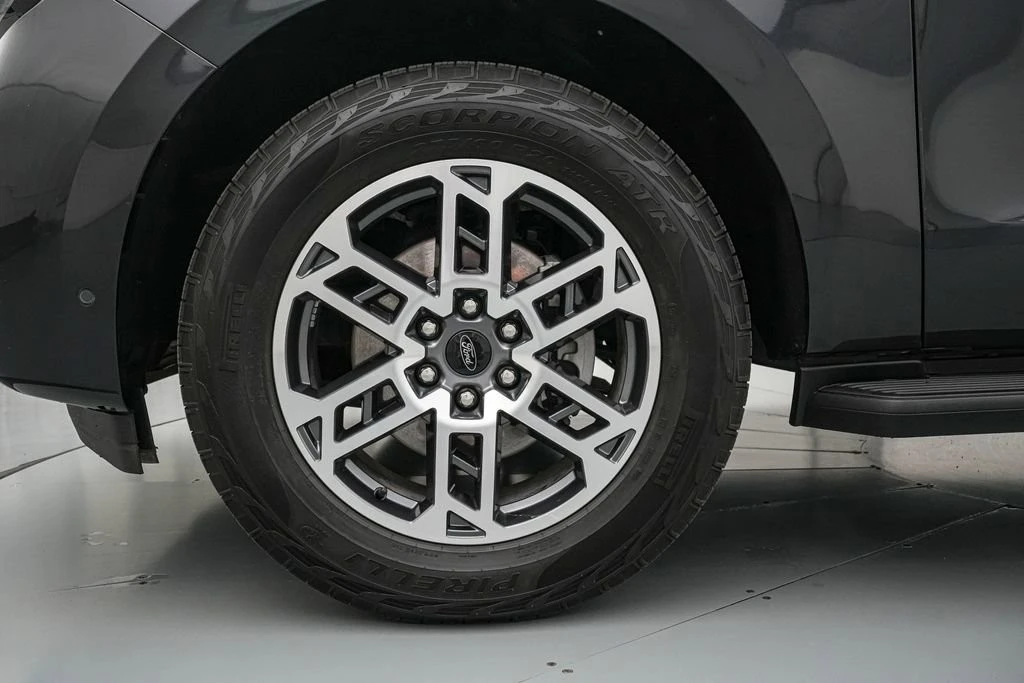 2025 Ford Expedition 5th Gen - Image 11 of 21